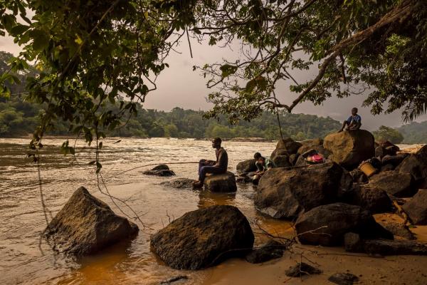 Fishing in Gabon © Brent Stirton/Getty Images for FAO, CIRAD, CIFOR and WCS